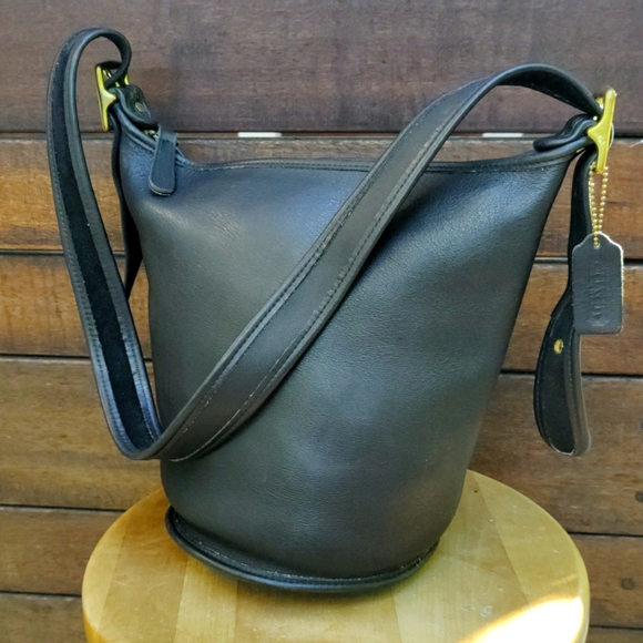 Coach Handbags - Coach leather Helen Legacy  bucket bag cross body